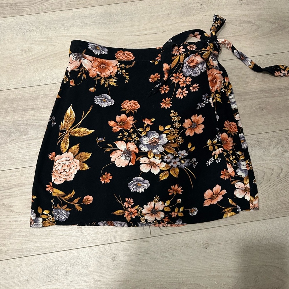 American Eagle Outfitters Black Floral Mini Wrap Skirt, Women’s Size S